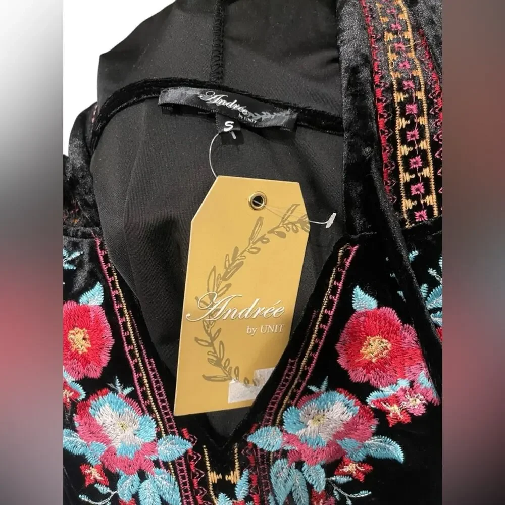 Andree by Unit Embroidered Velour Hoodie Sz Small NWT - Picture 7 of 10